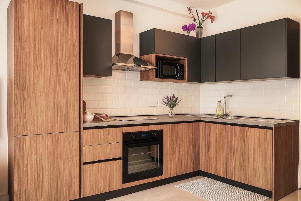 Stylish 2-bedroom Apartment- near Valletta! Great for families or groups