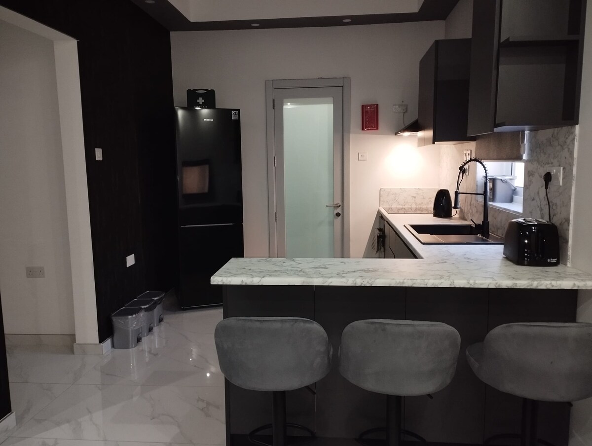 Bembow Flat 6 - Stylish Modern Flat