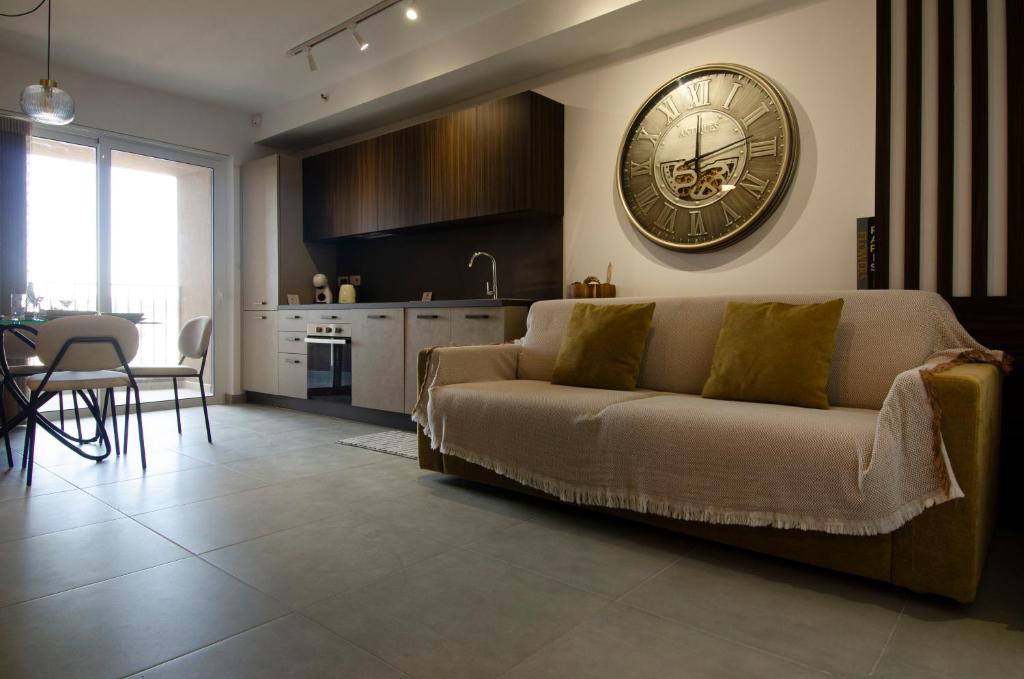 Elegant 12th Floor Studio with Balcony and City Views