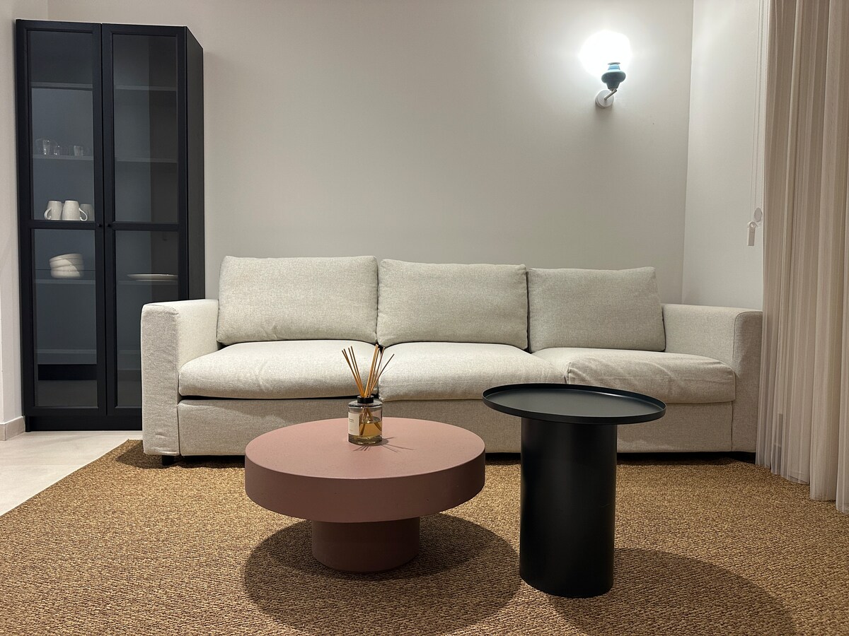 Stylish Retreat in the Heart of Pembroke