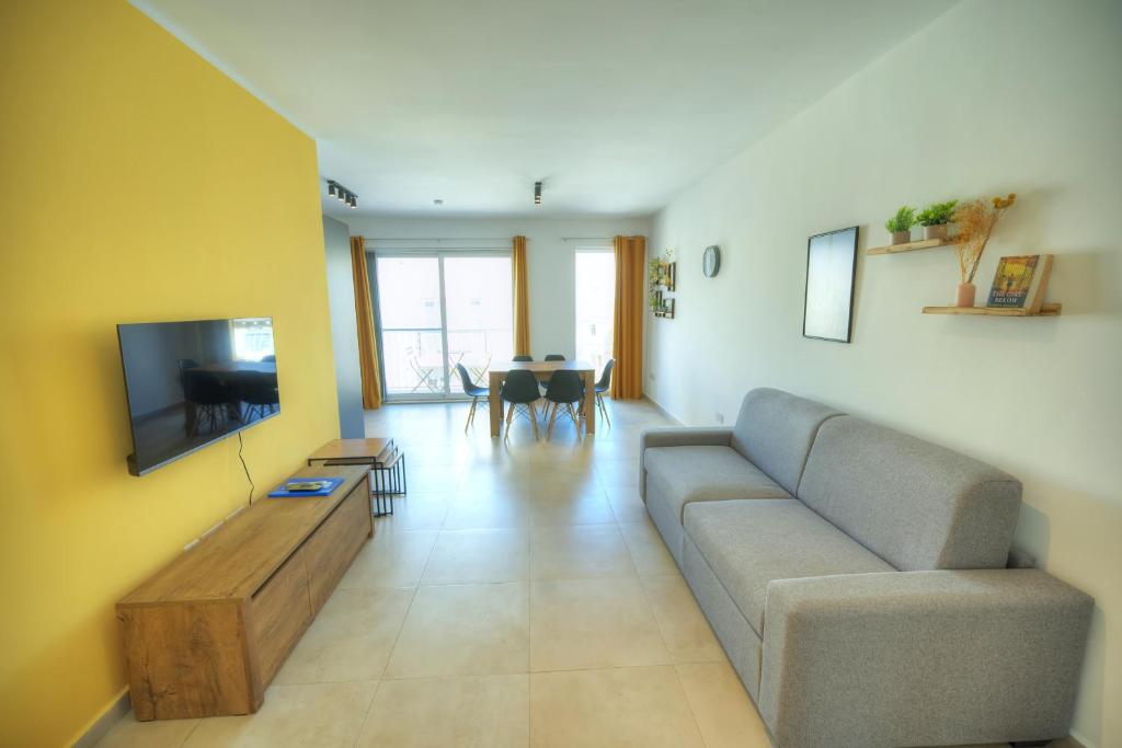 Spacious one bedroom with study JGRI1-1