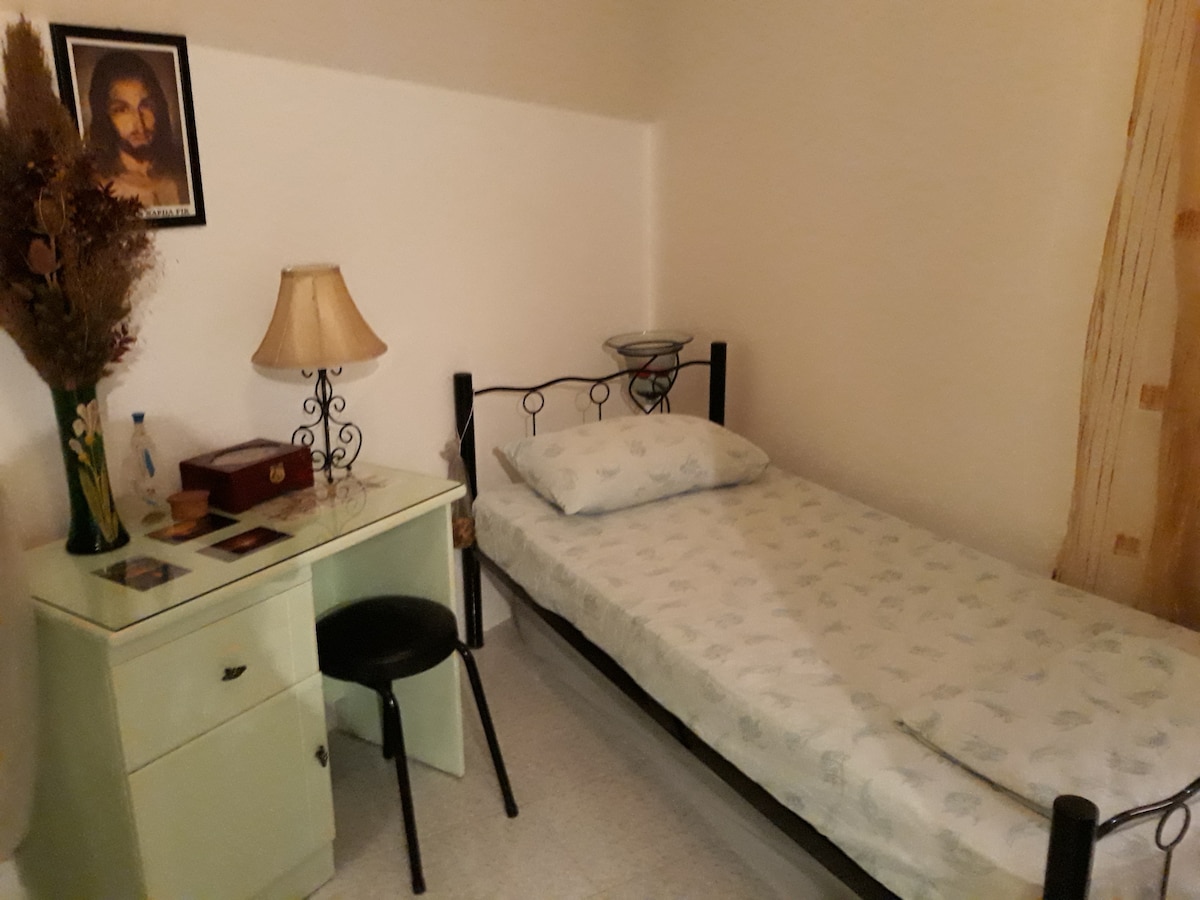 Low cost prices! Females only accomodation