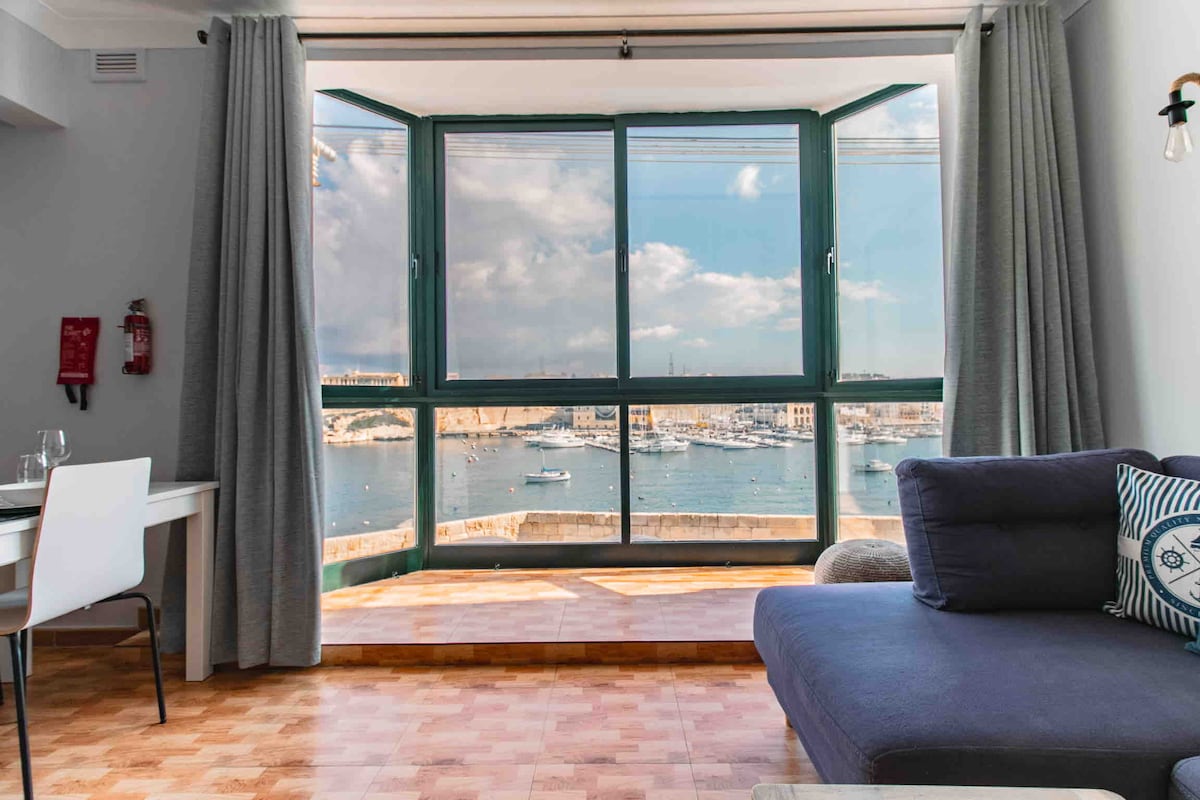 Grand Harbour View One Bed Apartment