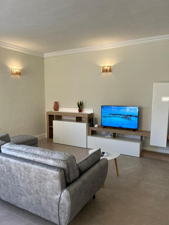 10 mins to Valletta Ta Xbiex Modern Seaside Home