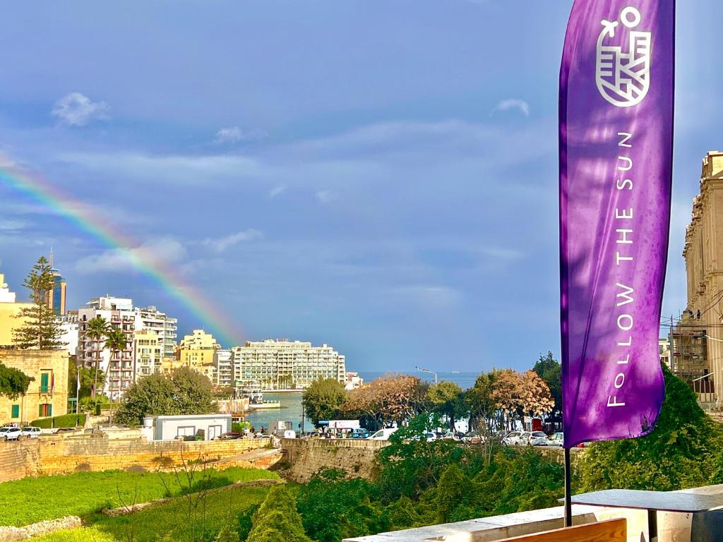 Follow the Sun Boutique Hostel - Pool, Breakfast & Sea Views