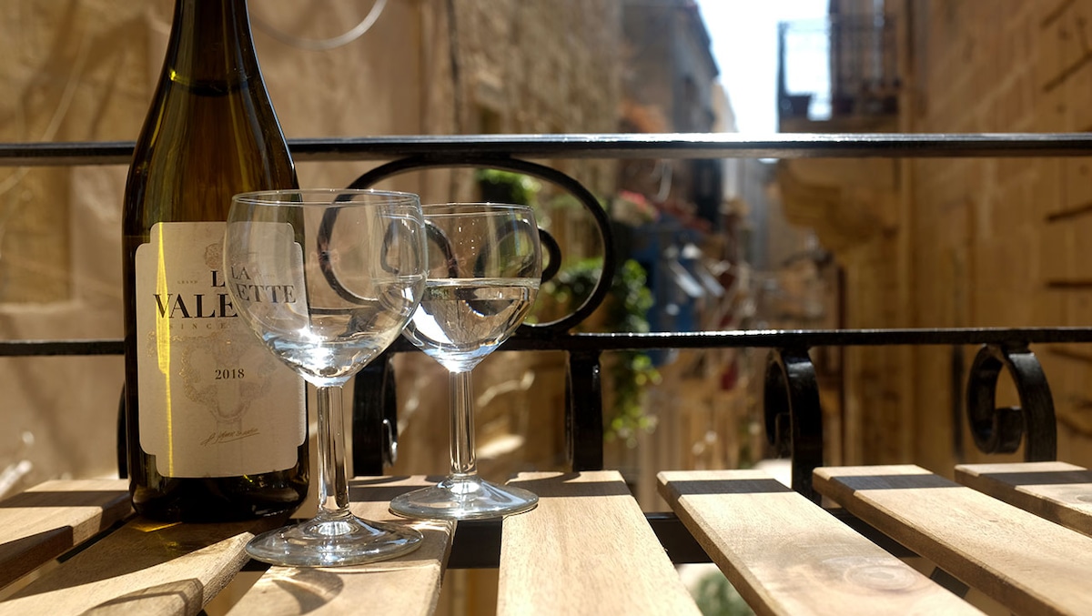 16th Century Studio with Private Balcony