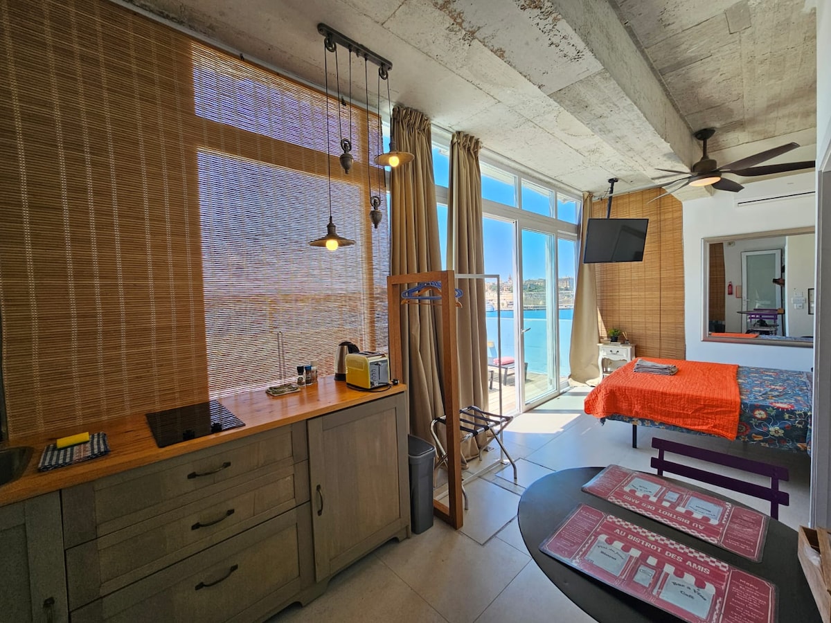 Penthouse Studio Valletta Views | Private Terrace