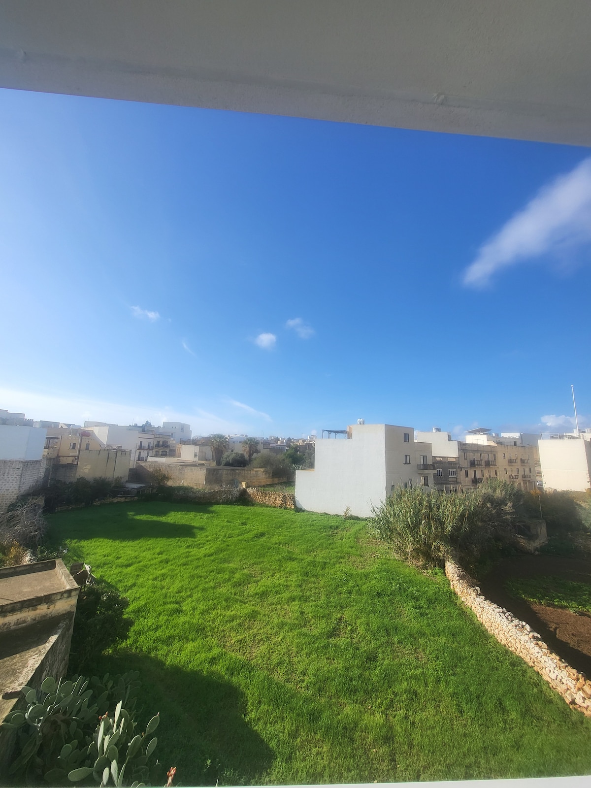 Clean, Comfortable, rooms only w/private bathroom