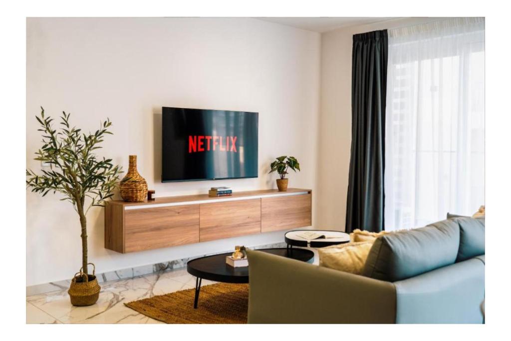 Corner Spacious 2BR Apartment - by HostMT