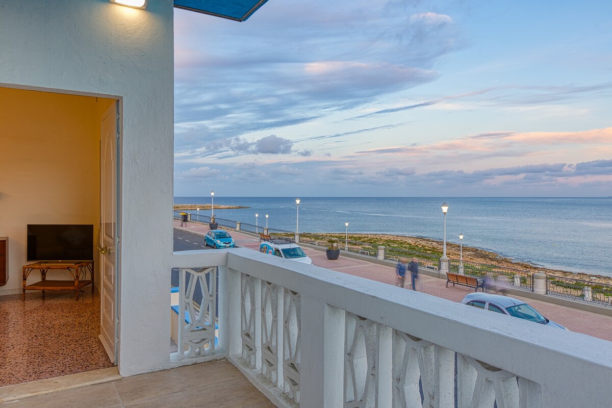 Qawra Beachside Bliss