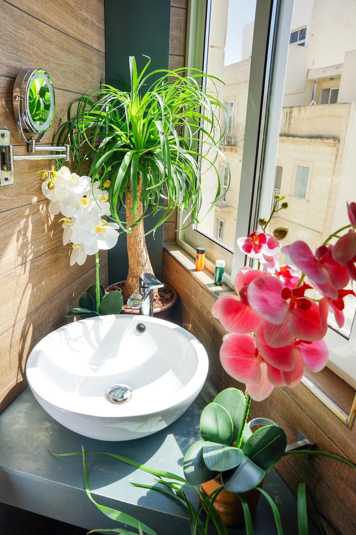 Check In 12pm Check Out 10am Rituals & Massage 301