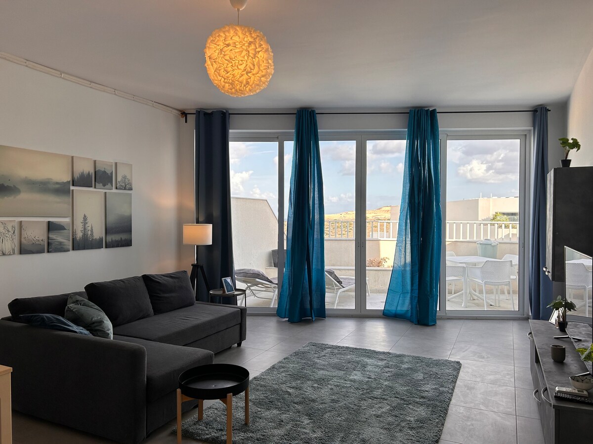 Penthouse in Qawra - Sleeps 5