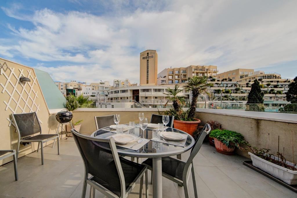 St Julian's 2Br Apartment with Private Jacuzzi