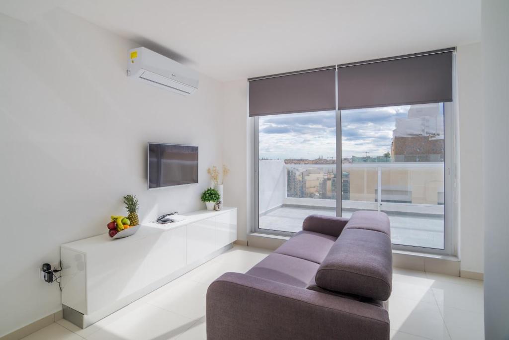 BnBNova - Private Penthouse with Terrace Spinola Bay