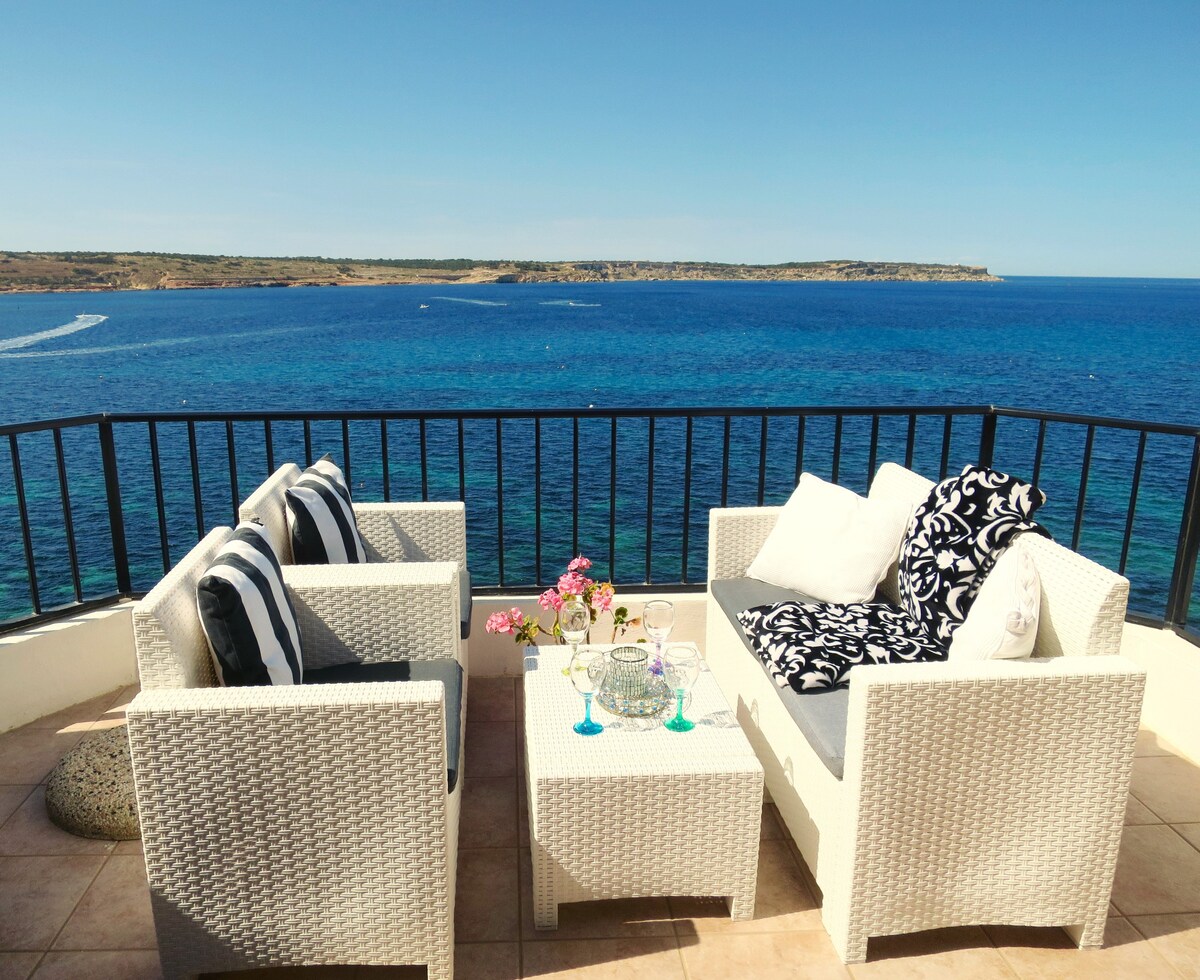 Seafront Stunning Coastal Apartment