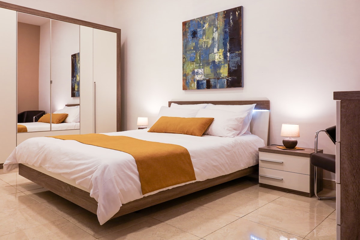 Cozy Stay in the Heart of Gżira