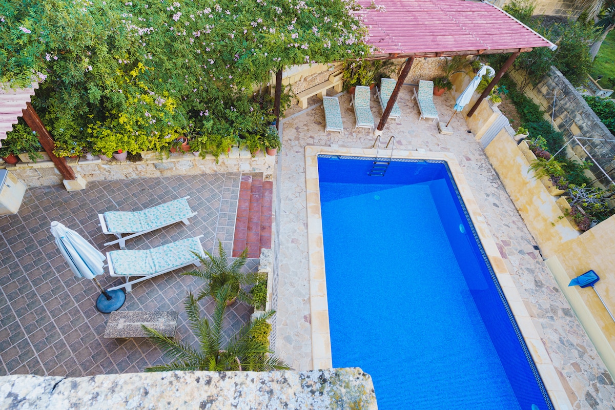 Przestronny dom z basenem na otwartej przestrzeni