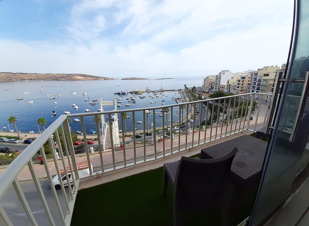 Coral - top floor flat with breathtaking seaviews