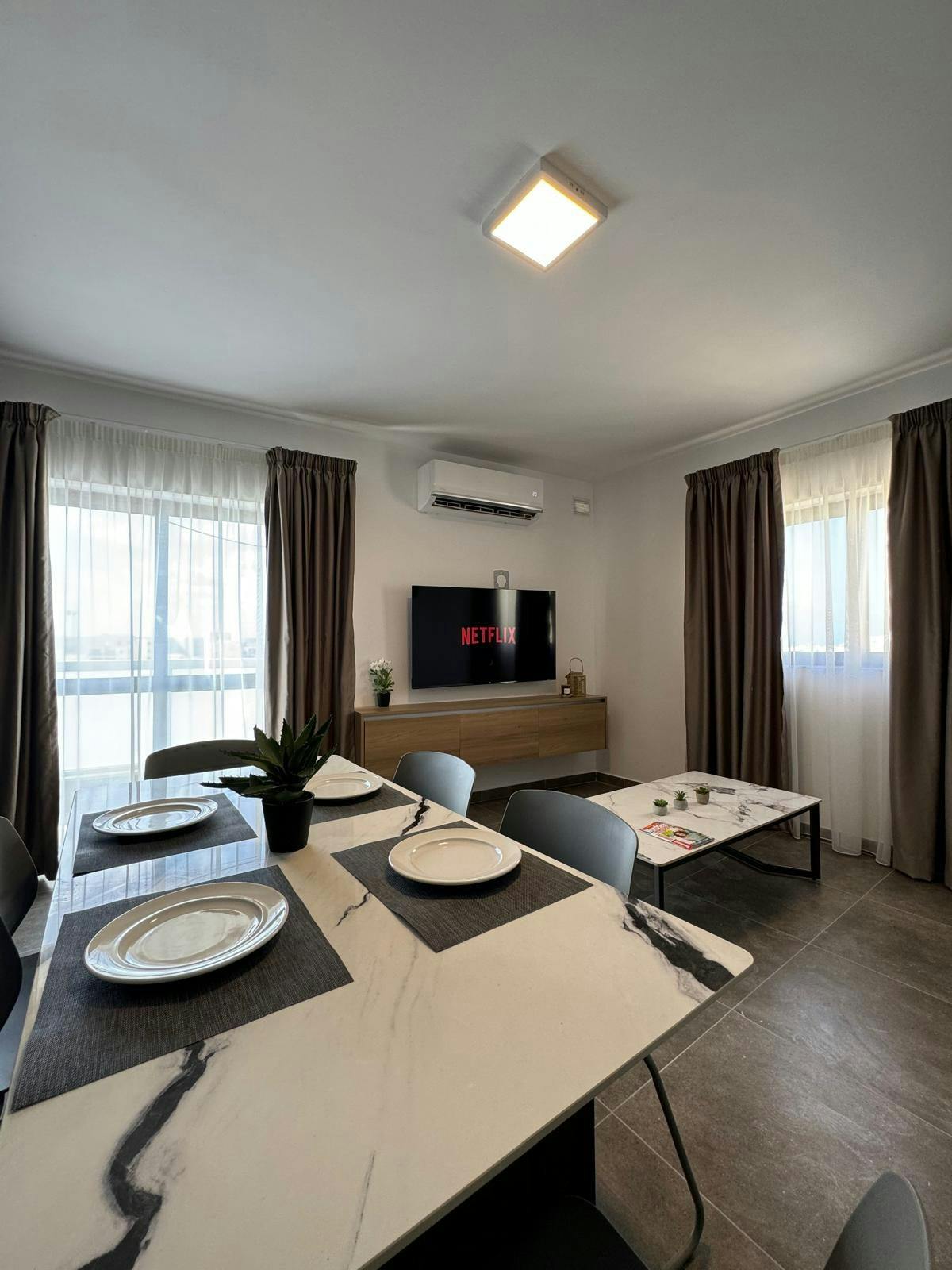 Comfort Stay 2BR Apartment – by HostMT