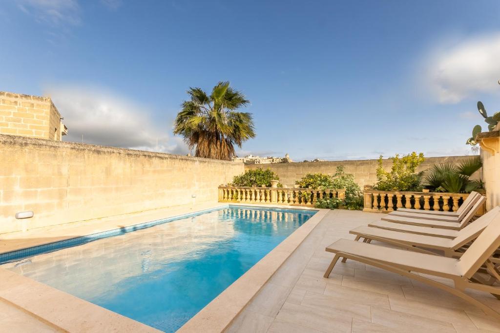Surwig Gozitan Villa & Pool - Happy Rentals