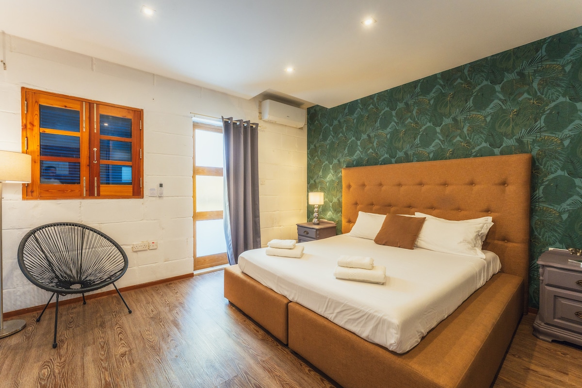 Palazzo Seraphim Boutique living in St Julians