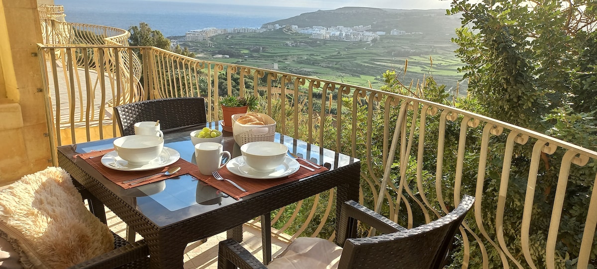 Bright and lovely 2 bedroom get away.