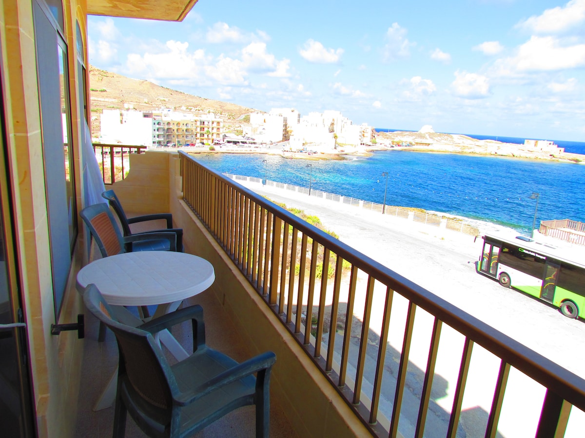 D6-Panoramic Seafront Apartment -*Aircon*-