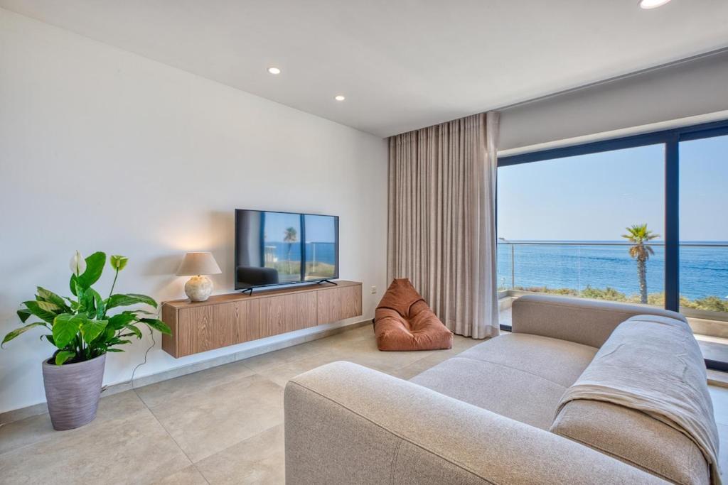 Luxury 3BR Seafront Apartment
