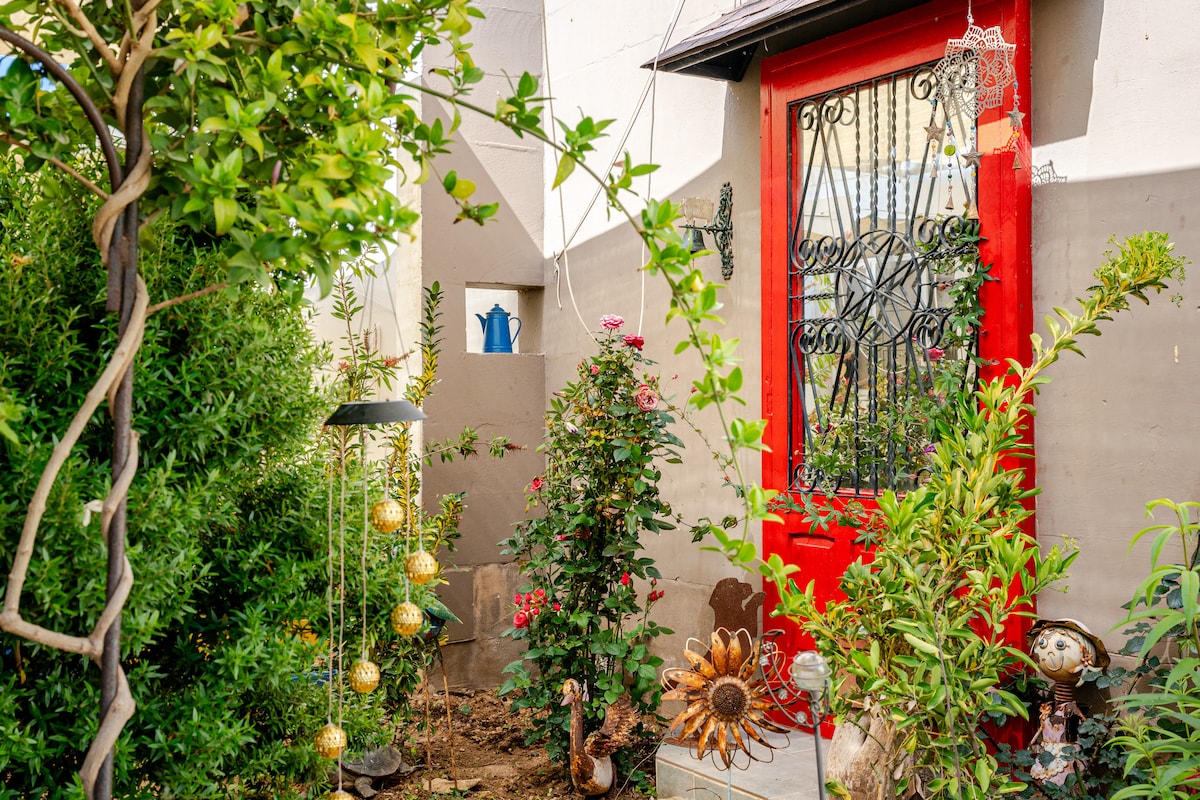 Unique, close to Ramla Bay and between 2 valleys