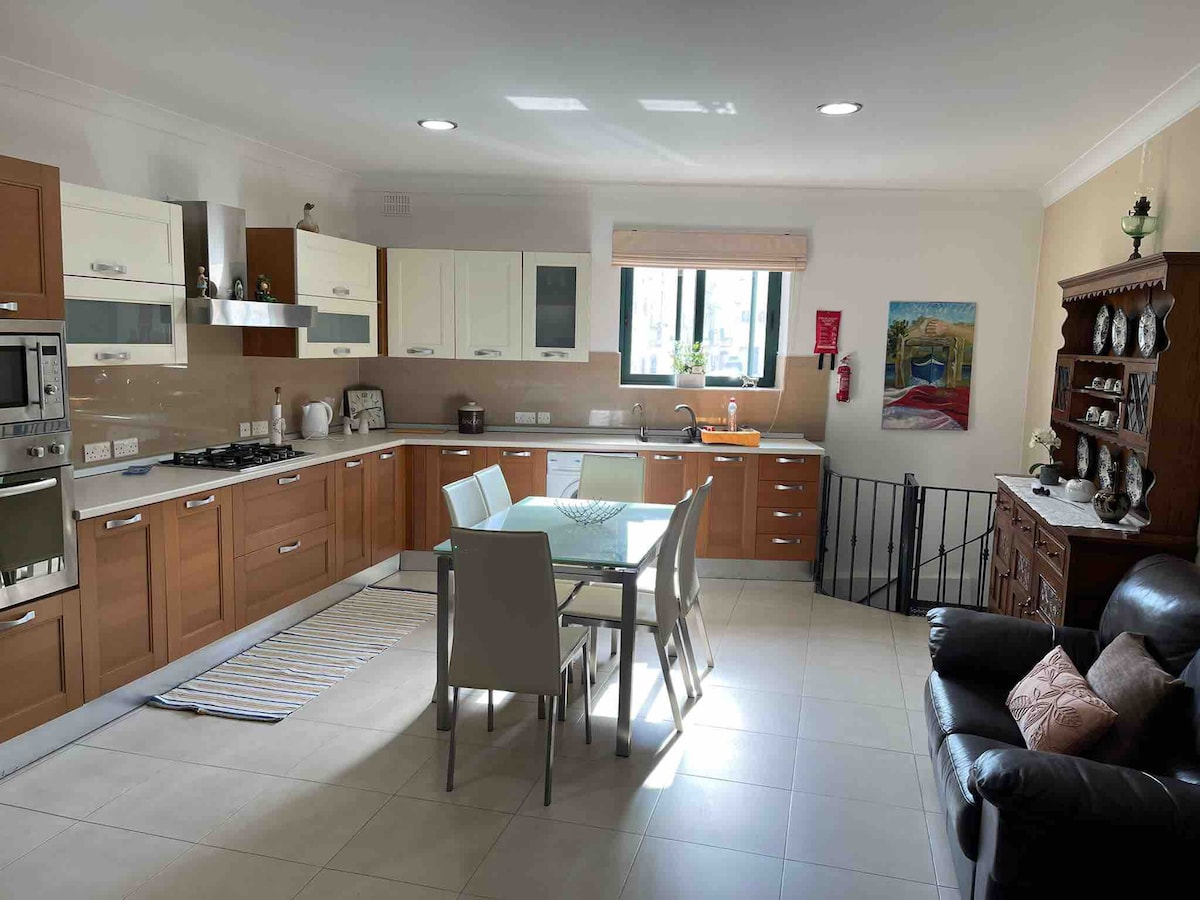 Ground Floor Maisonette, 20 Metres from Seafront