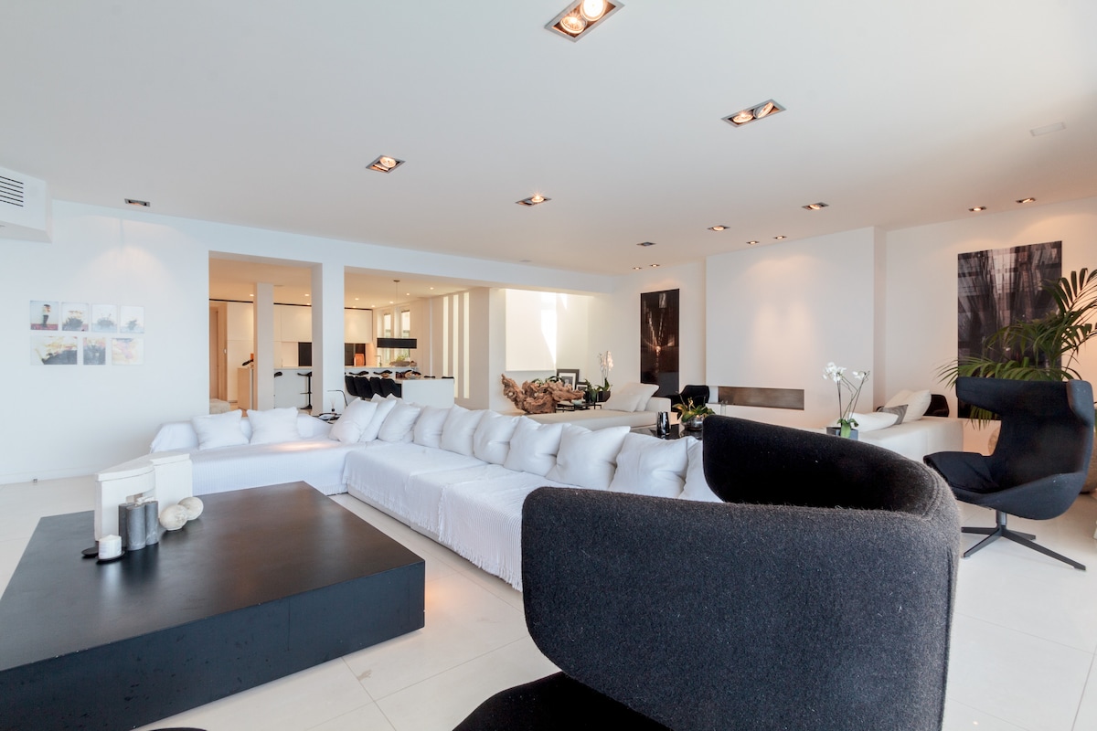 Stunning Design Open Plan Seafront Apt+Ens+Pr Balc