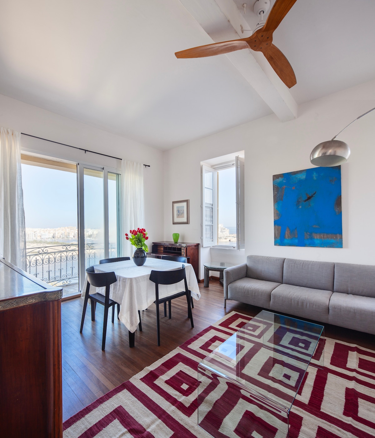 Marsamxett views Top Floor Apartment