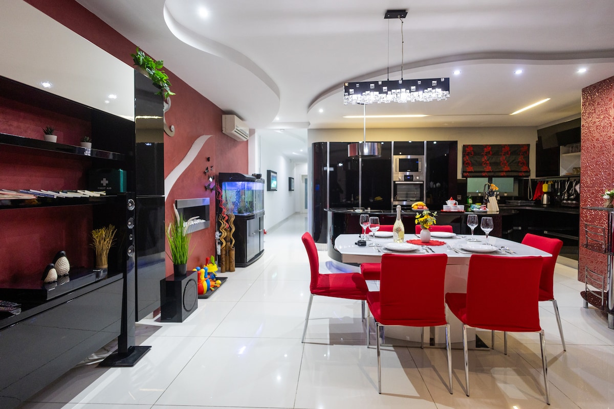 Modern, spacious & cosy. BBQ & private terrace.