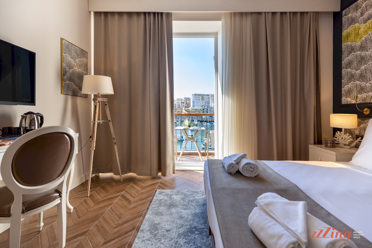 An amazing sea view room in the charming South