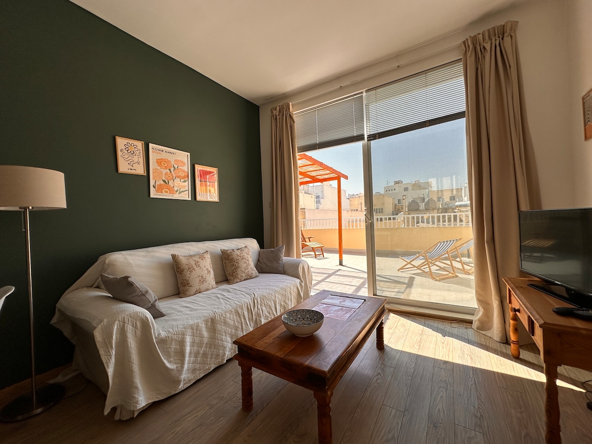 Sliema Penthouse with Large Terrace