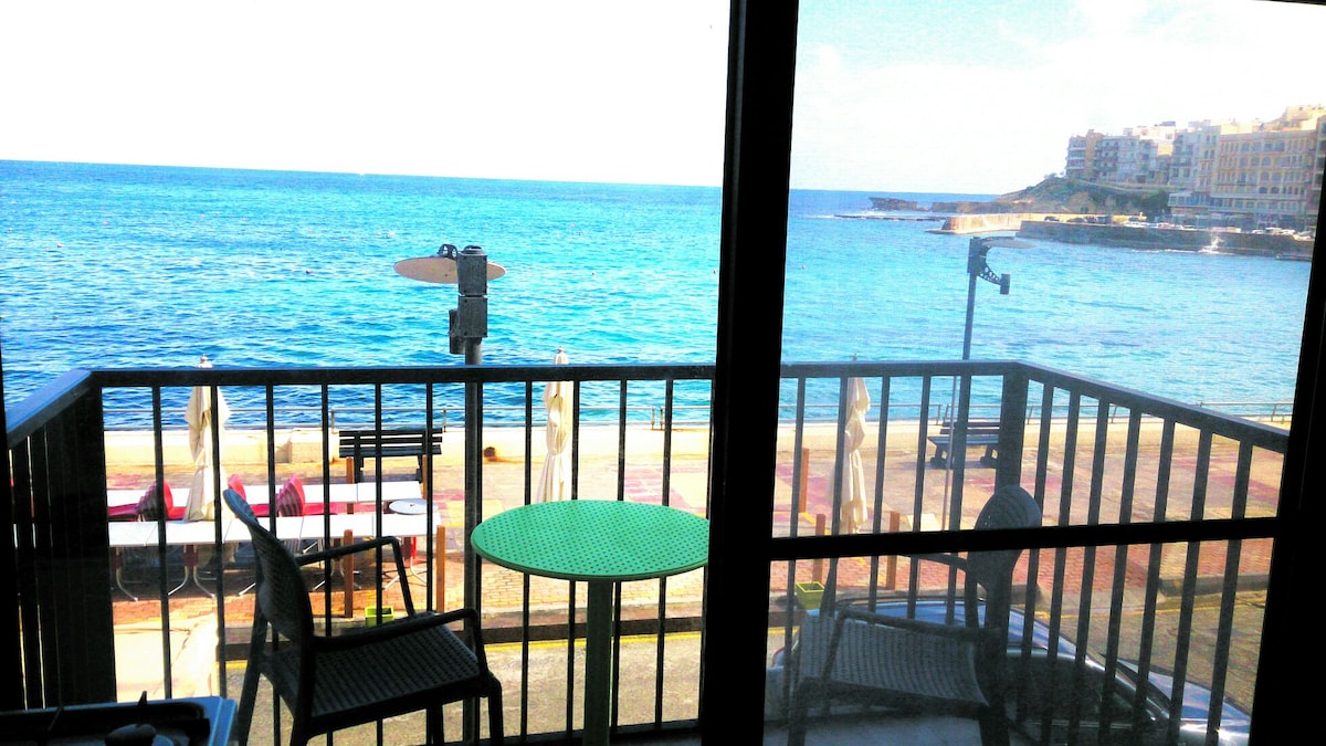 Panoramic Seafront Studio S1 *Air Conditioning*