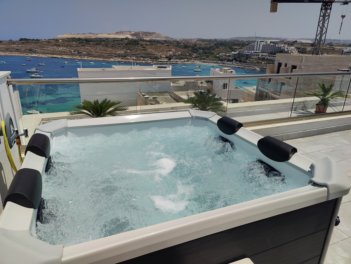 Qawra Sea View Penthouse: Spacious 1 Bedroom