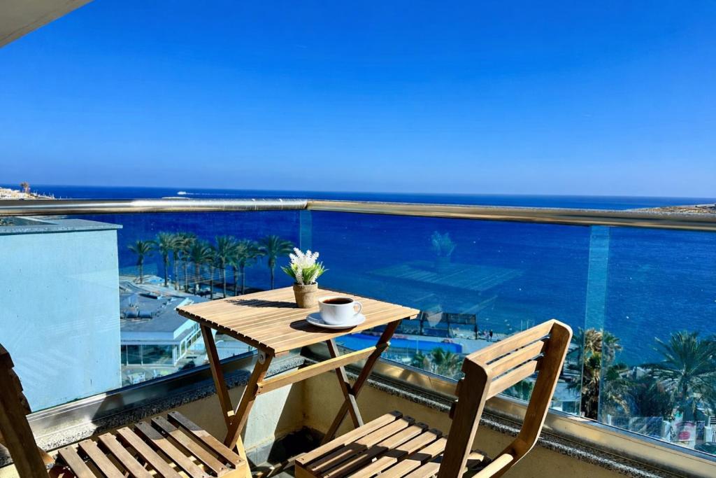Sunrise Bay Apartments - Frontline Sea Views
