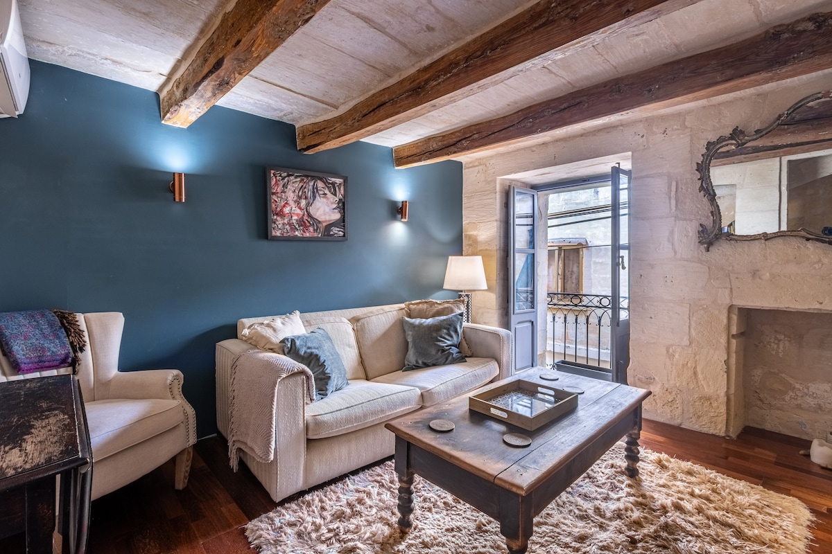 Elegant cosy house of character