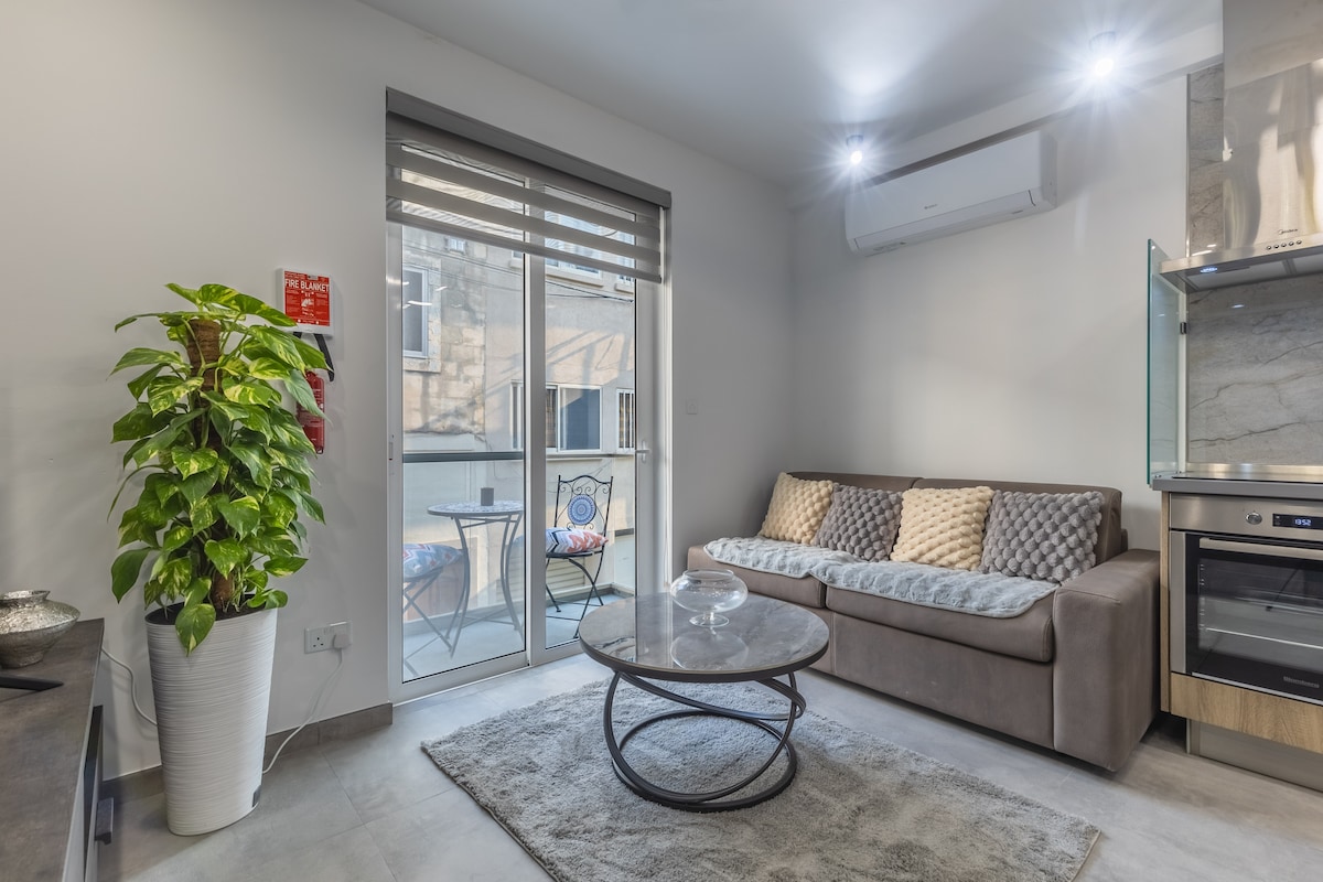 Nocturnal Elegance Apartment