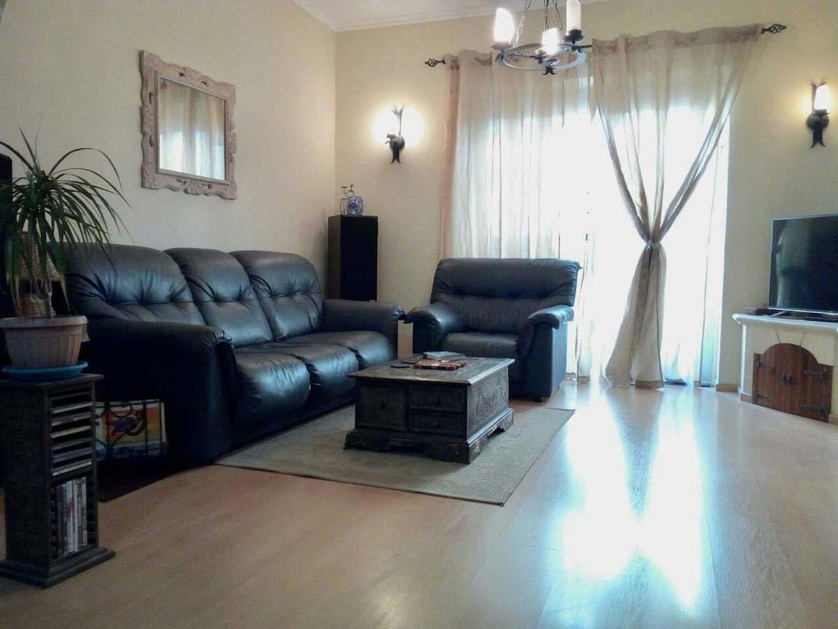 Room & Private Bathroom, Flat close to the Beach.