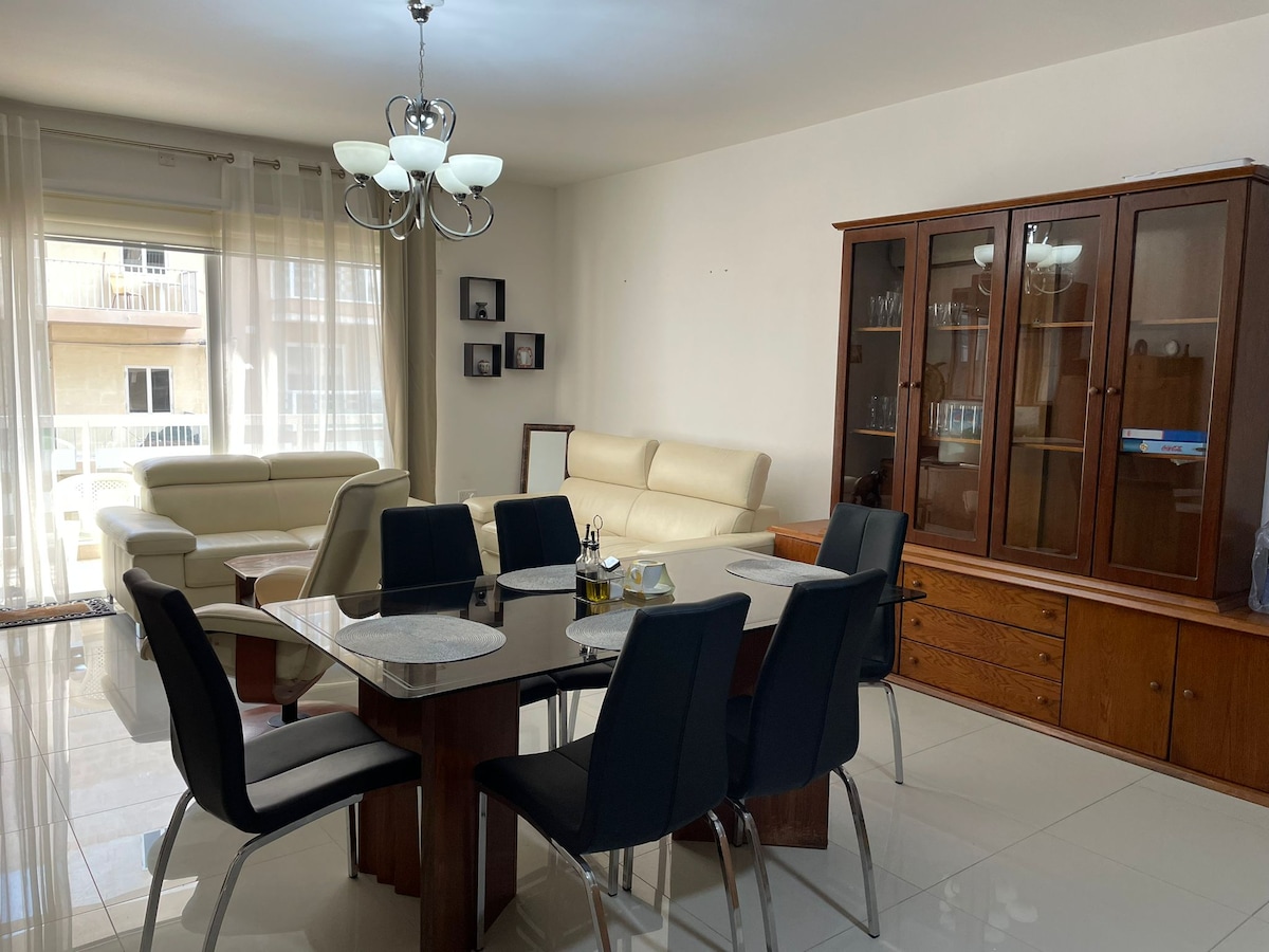 Qawra Double Bedroom w/ Balcony