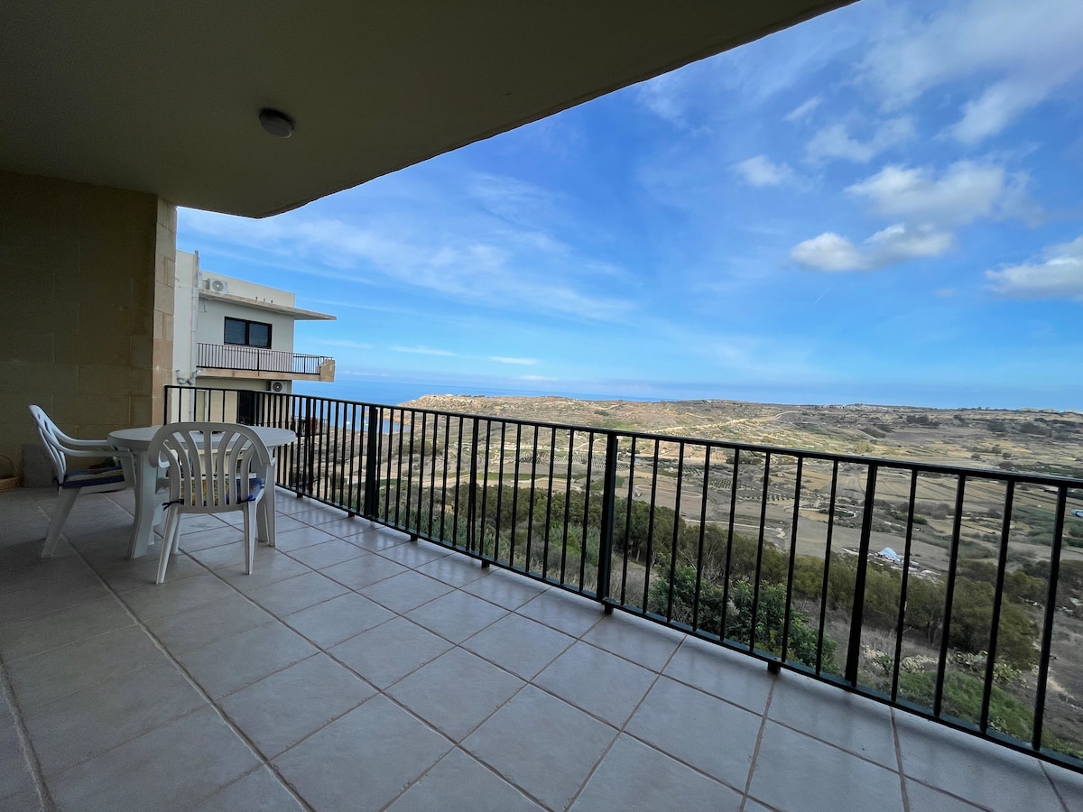 Ramla Bay, comfortable & spacious home