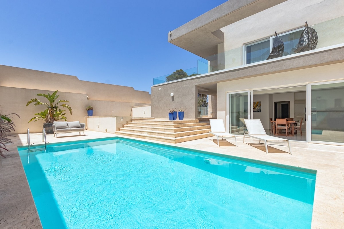 Luxury 3-br unit with a private pool (not shared)