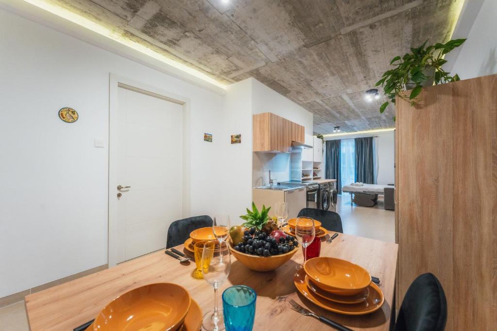 New Spacious 1BR Apartment for 4 in Central Paceville by SF Homes