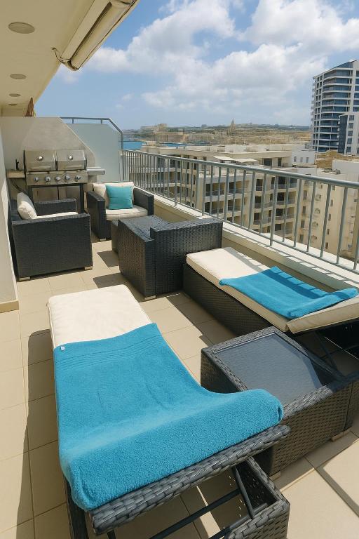 Modern Penthouse with 2 Bedroom & 2 Terraces by Seafront Walk