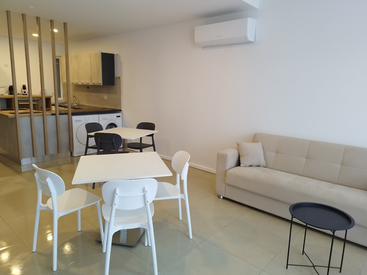 Avery 18A – Exclusive use of Deluxe Room