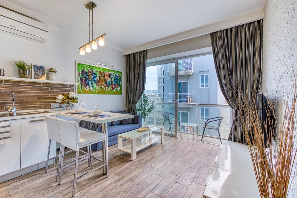 St Julians Studio 302 Near Beach and Paceville