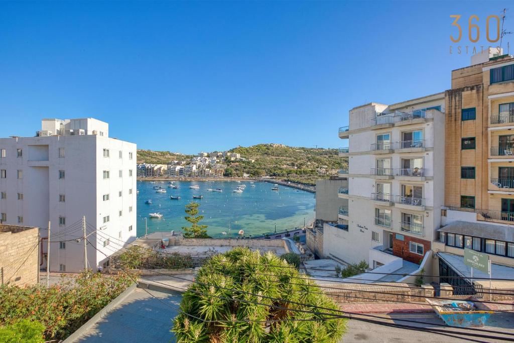 Lovely sideview 3BR home next to promenade with WIFI by 360 Estates