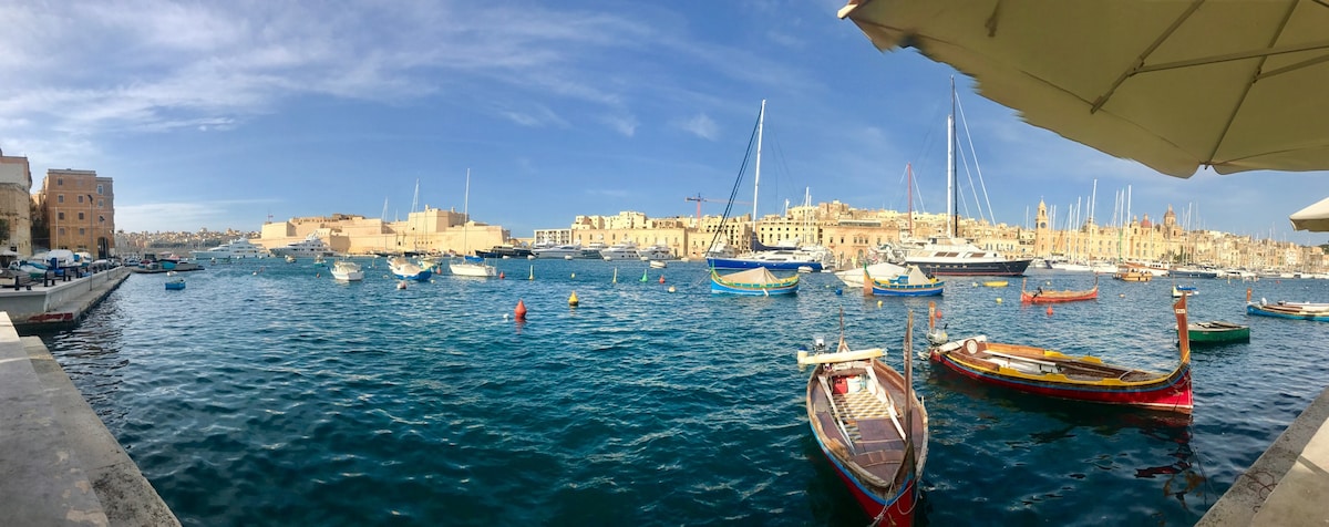 Waterfront Apartment in Isla with Panoramic views